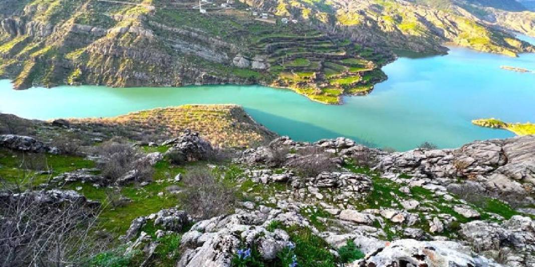 ‘Ayı Nevruzuyla’ Gerger kayaları rengarenk oldu! 1